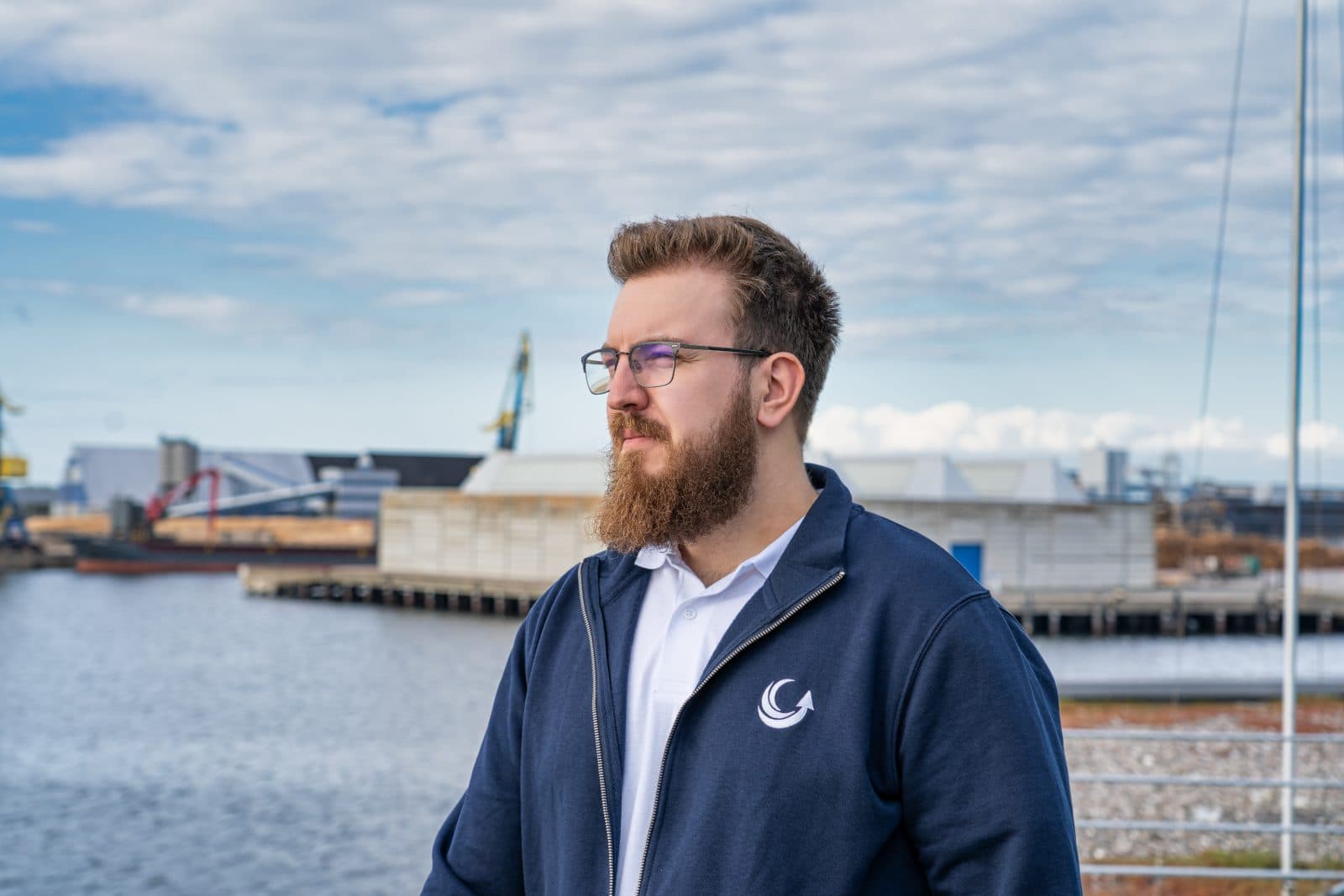 Simon Glowik am Wismarer Hafen